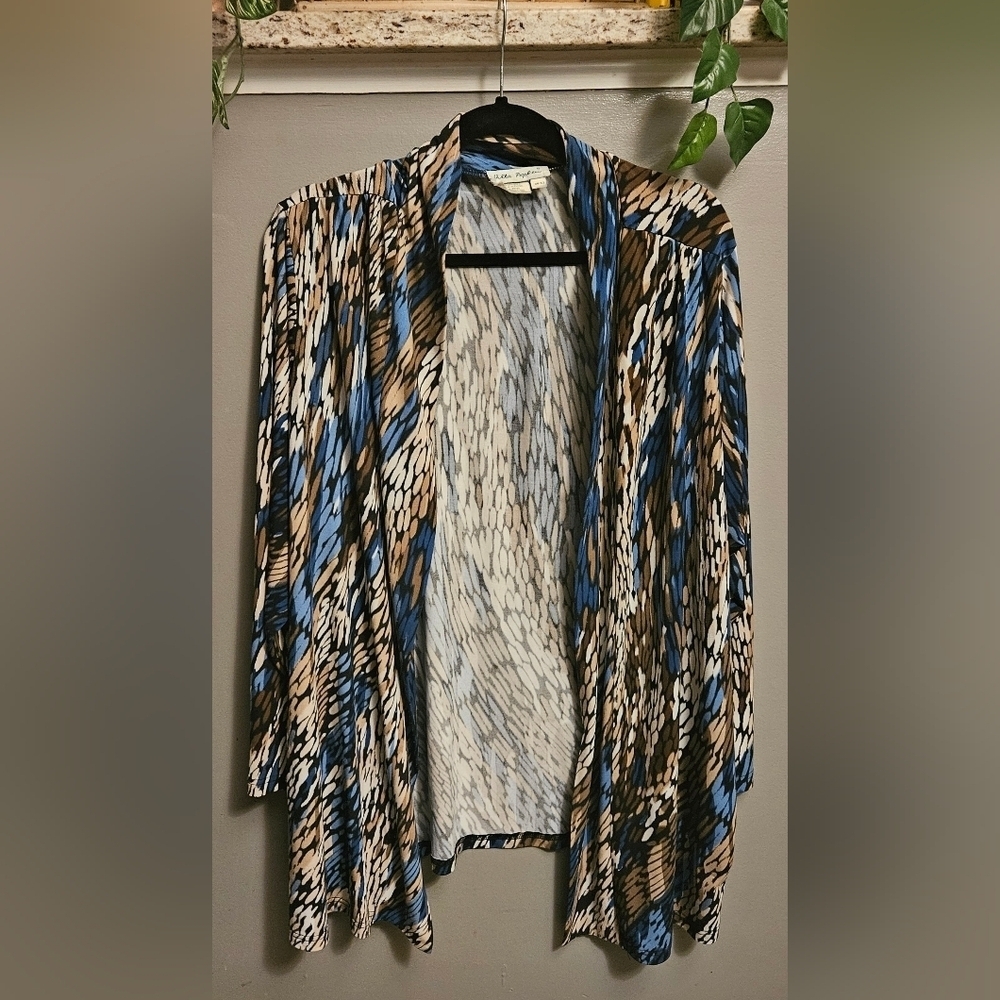 Lightweight Long Sleeve Graphic Print Cardigan Plus Size Women (size 20/22)